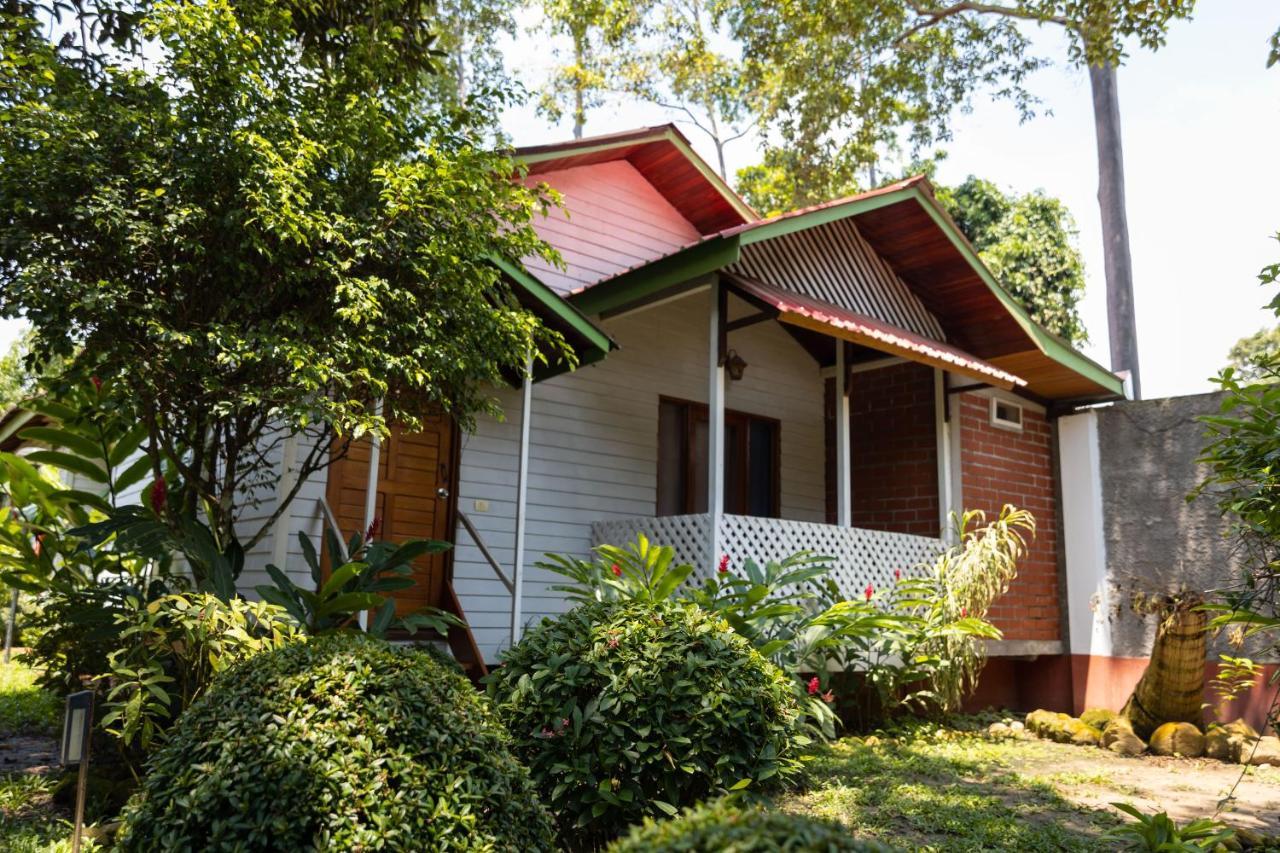 Los Gavilanes Hotel Pucallpa Exterior photo