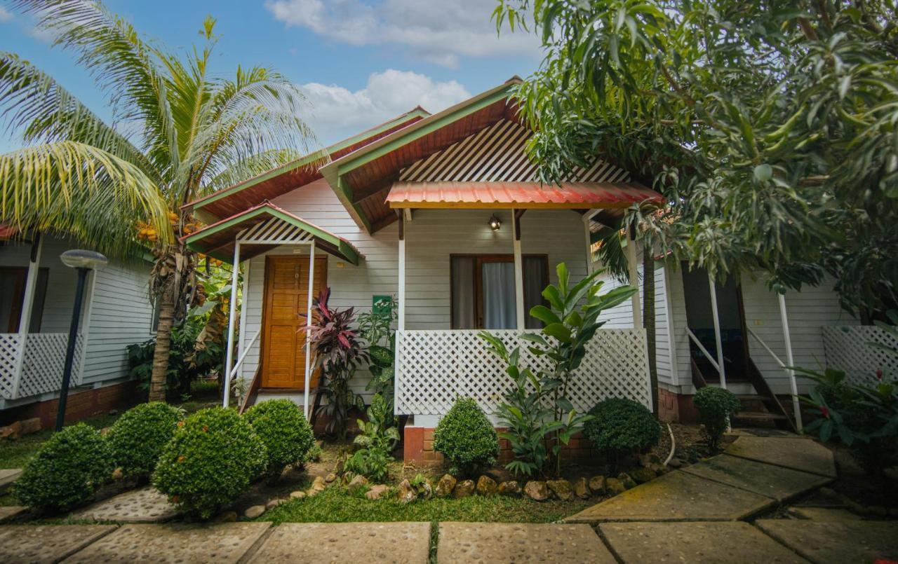 Los Gavilanes Hotel Pucallpa Exterior photo