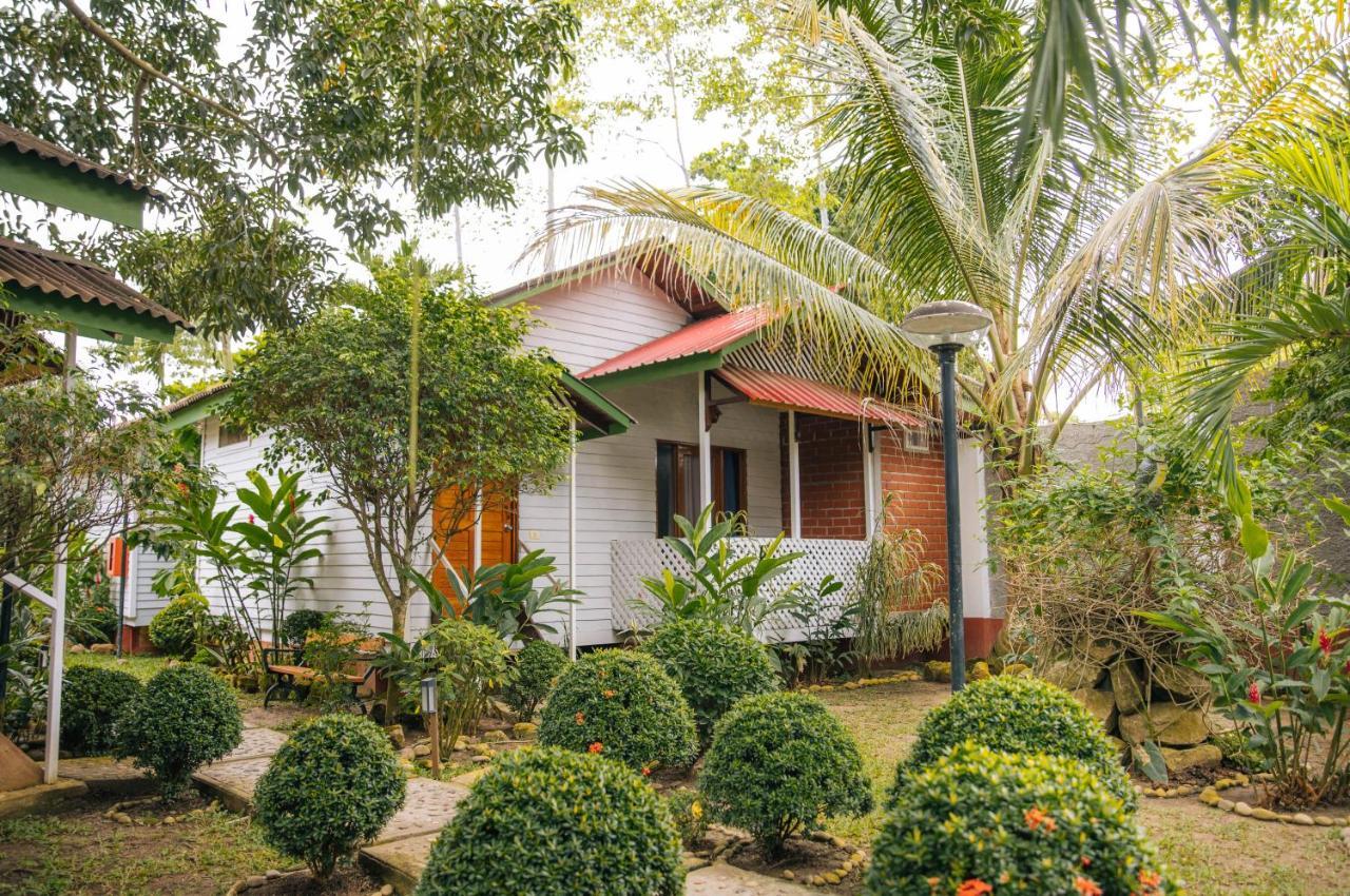 Los Gavilanes Hotel Pucallpa Exterior photo