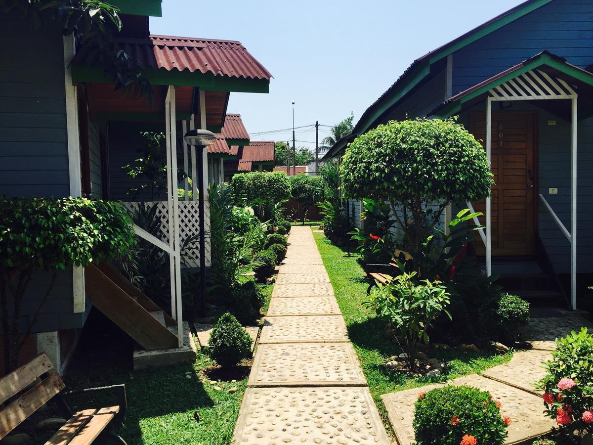 Los Gavilanes Hotel Pucallpa Exterior photo